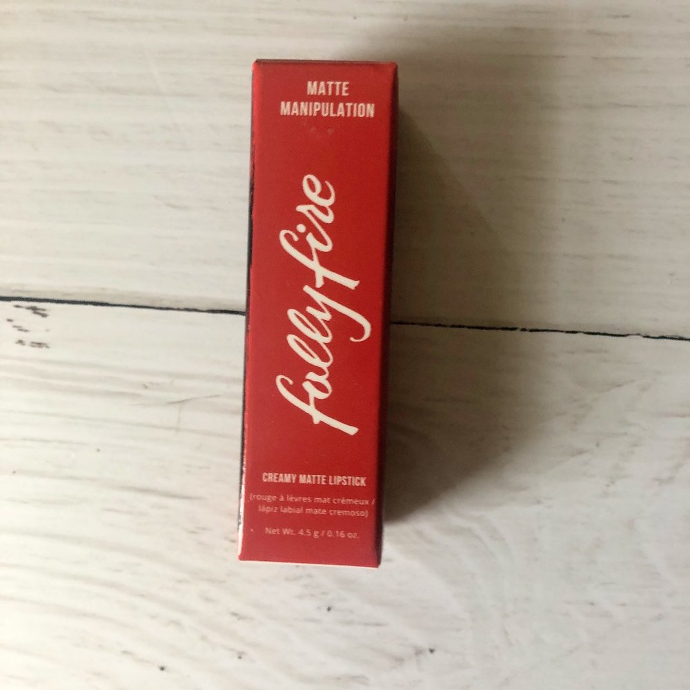 Bundle Folly Fire Lip and Illamasqua Hydra Veil